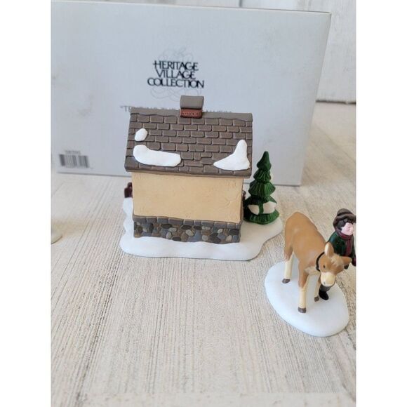 Dept 56 58395 Tending The New Calves village accessory xmas - Picture 7 of 11